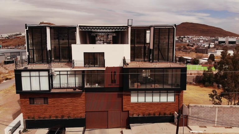Detalle arquitectónico de London Cantera en Chihuahua