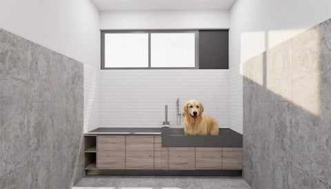 Estación de baño para mascotas con azulejo blanco, muros de concreto, muebles de madera y tarja de acero inoxidable